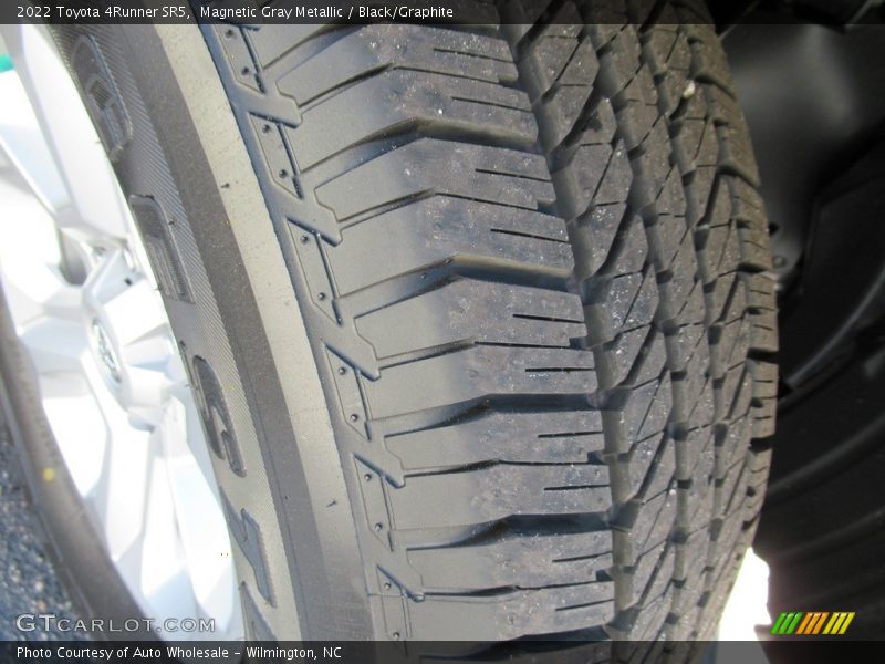 Magnetic Gray Metallic / Black/Graphite 2022 Toyota 4Runner SR5