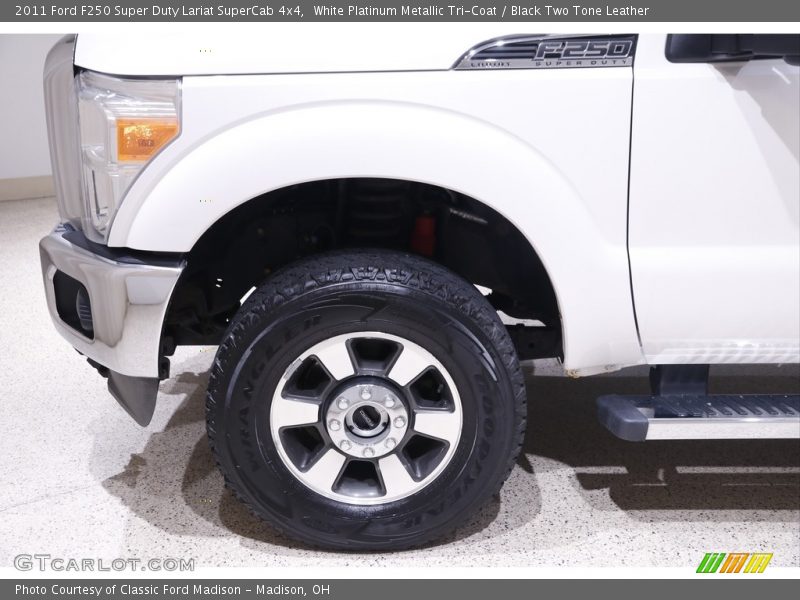 White Platinum Metallic Tri-Coat / Black Two Tone Leather 2011 Ford F250 Super Duty Lariat SuperCab 4x4