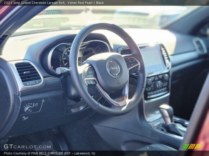 Velvet Red Pearl / Black 2021 Jeep Grand Cherokee Laredo 4x4