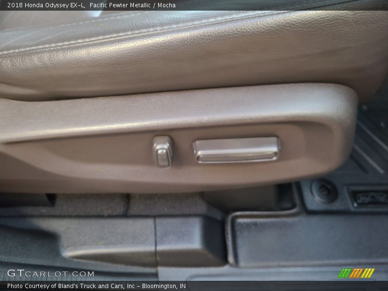 Pacific Pewter Metallic / Mocha 2018 Honda Odyssey EX-L