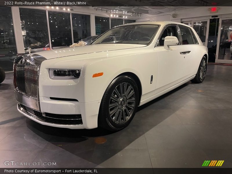 Front 3/4 View of 2022 Phantom 