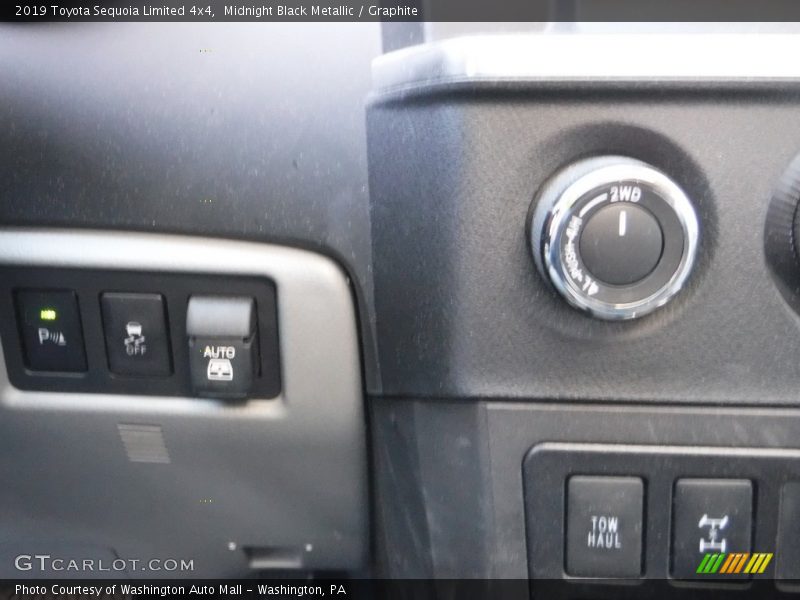 Midnight Black Metallic / Graphite 2019 Toyota Sequoia Limited 4x4