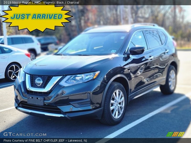Magnetic Black / Charcoal 2019 Nissan Rogue S AWD