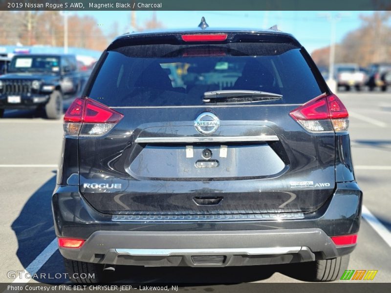 Magnetic Black / Charcoal 2019 Nissan Rogue S AWD