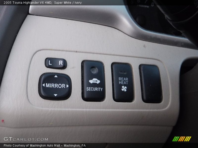 Super White / Ivory 2005 Toyota Highlander V6 4WD