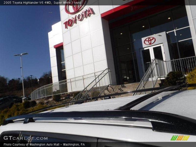 Super White / Ivory 2005 Toyota Highlander V6 4WD