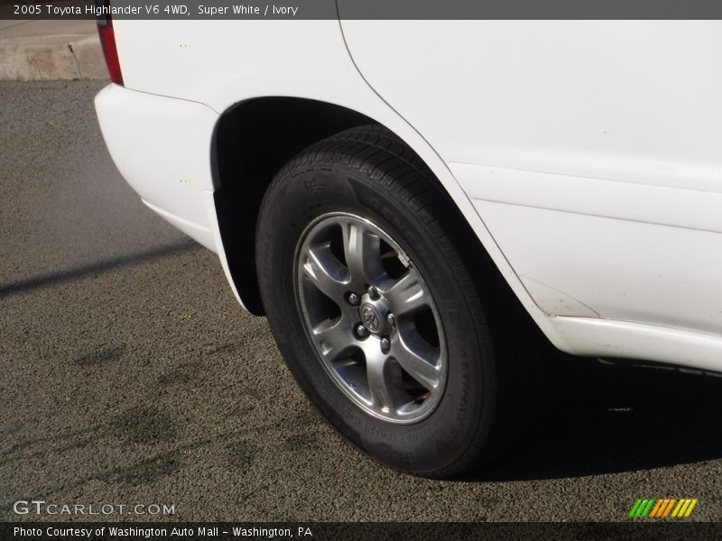 Super White / Ivory 2005 Toyota Highlander V6 4WD
