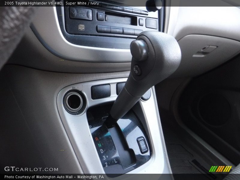 Super White / Ivory 2005 Toyota Highlander V6 4WD