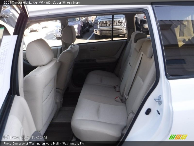 Super White / Ivory 2005 Toyota Highlander V6 4WD