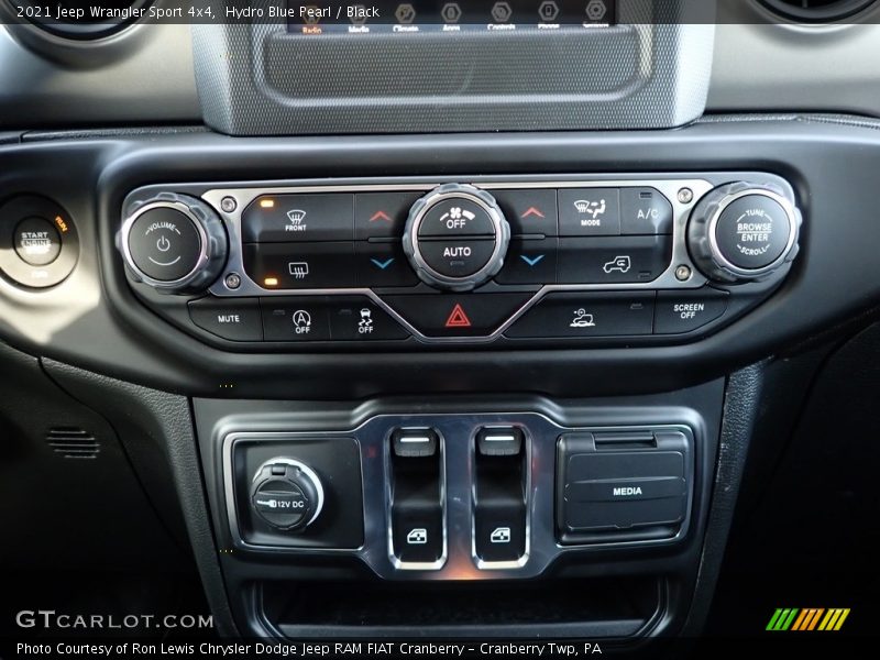 Controls of 2021 Wrangler Sport 4x4