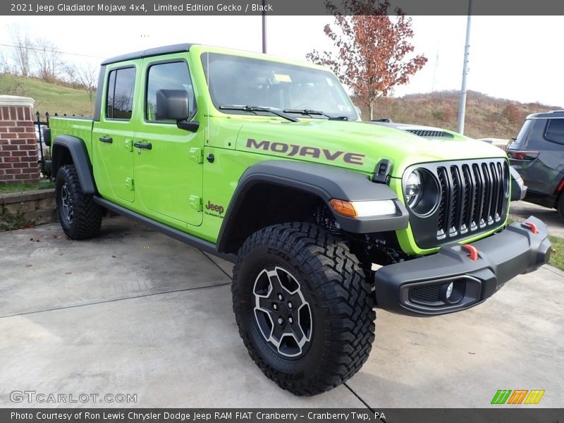 Front 3/4 View of 2021 Gladiator Mojave 4x4