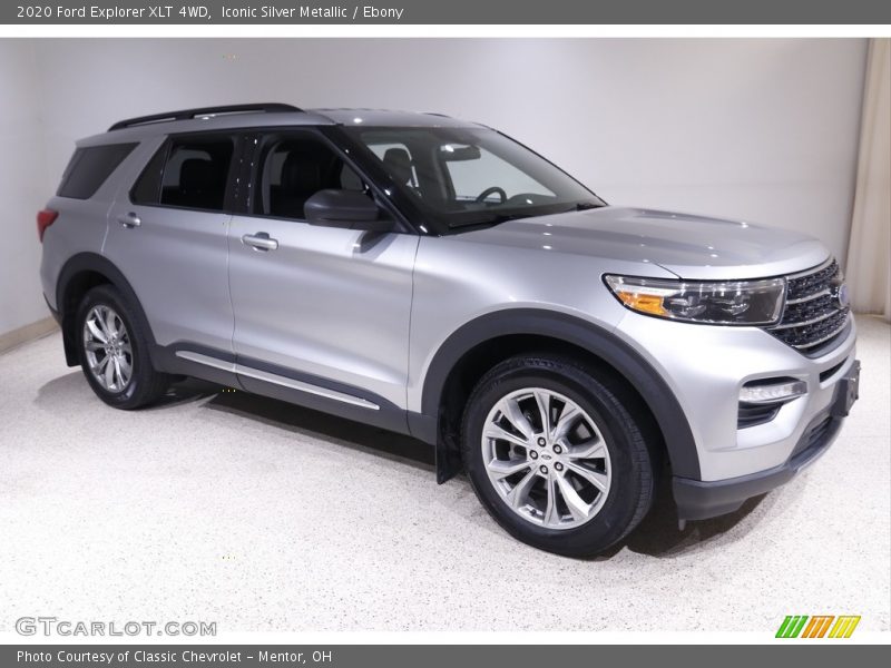 Front 3/4 View of 2020 Explorer XLT 4WD
