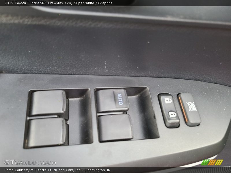 Super White / Graphite 2019 Toyota Tundra SR5 CrewMax 4x4