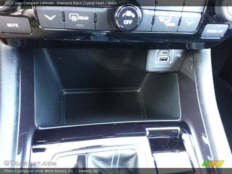 Diamond Black Crystal Pearl / Black 2022 Jeep Compass Latitude