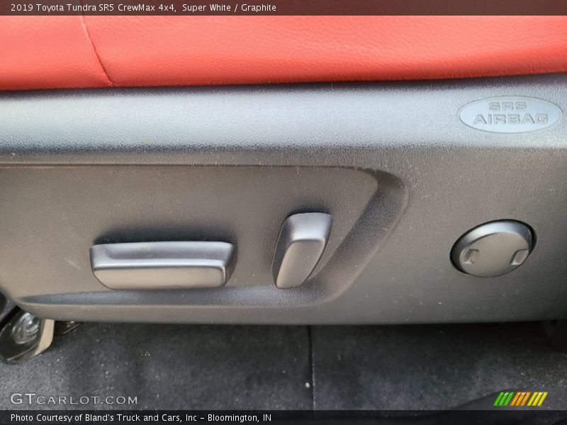 Super White / Graphite 2019 Toyota Tundra SR5 CrewMax 4x4