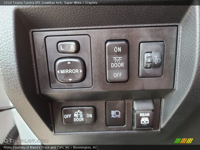 Super White / Graphite 2019 Toyota Tundra SR5 CrewMax 4x4