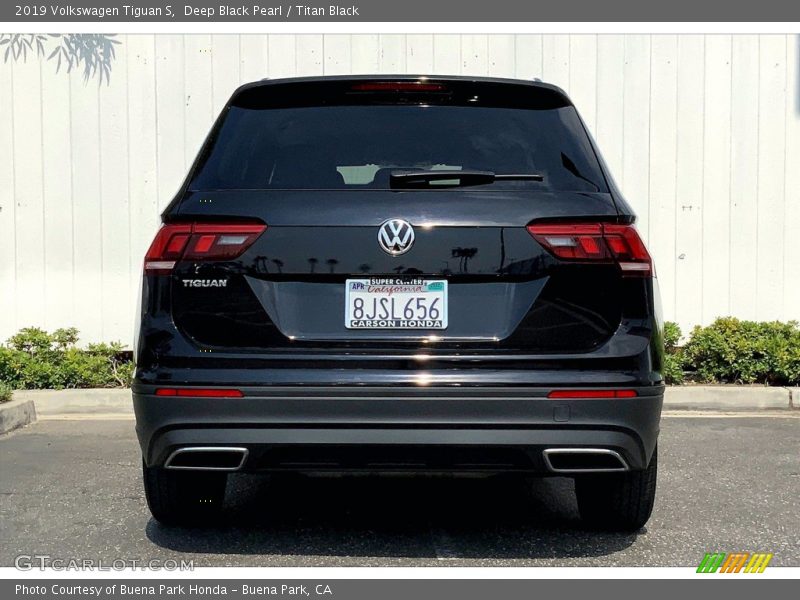 Deep Black Pearl / Titan Black 2019 Volkswagen Tiguan S