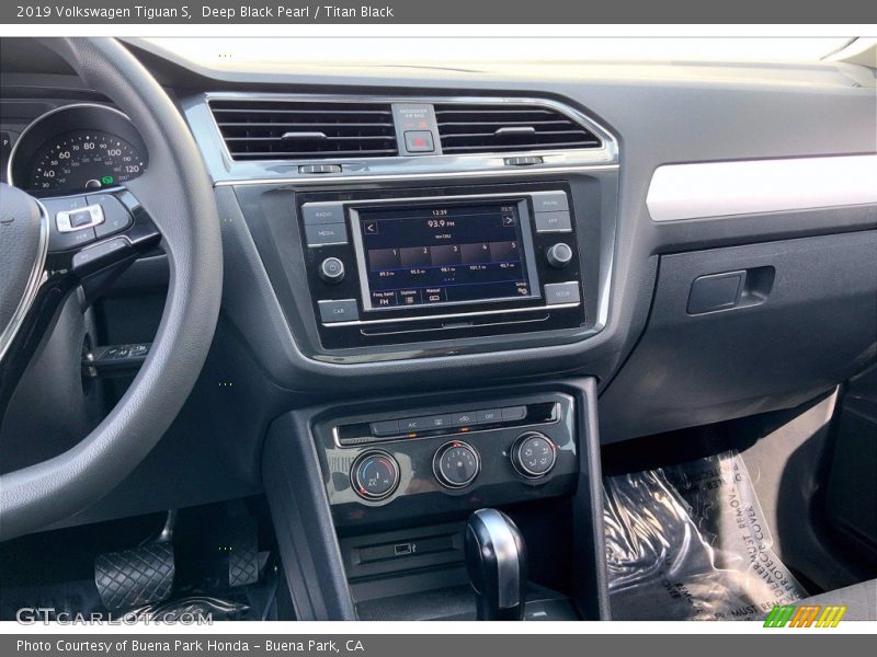 Deep Black Pearl / Titan Black 2019 Volkswagen Tiguan S
