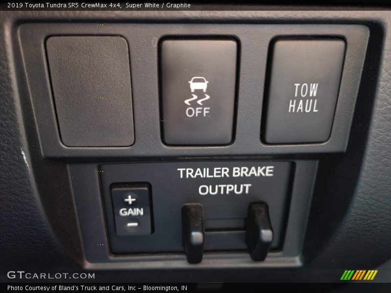 Super White / Graphite 2019 Toyota Tundra SR5 CrewMax 4x4