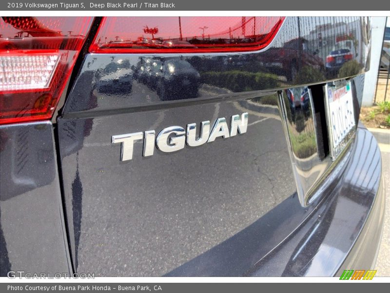  2019 Tiguan S Logo