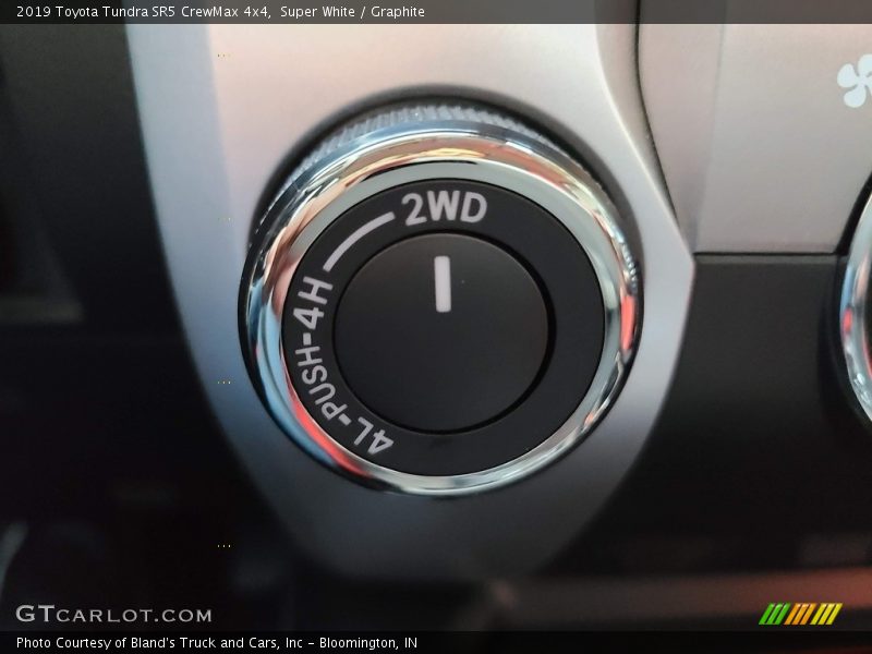 Super White / Graphite 2019 Toyota Tundra SR5 CrewMax 4x4