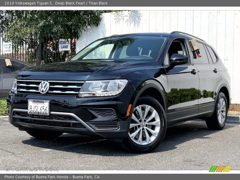 Deep Black Pearl / Titan Black 2019 Volkswagen Tiguan S