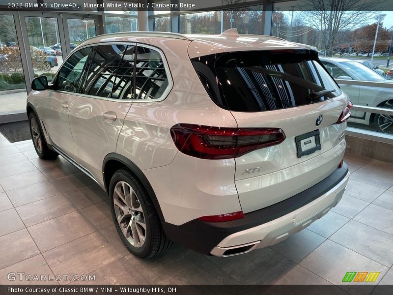 Mineral White Metallic / Canberra Beige 2022 BMW X5 xDrive40i