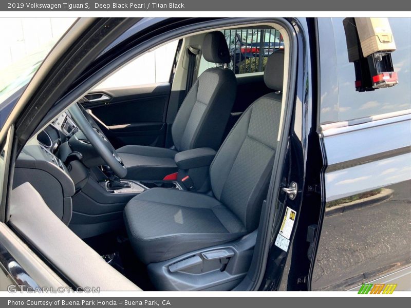 Deep Black Pearl / Titan Black 2019 Volkswagen Tiguan S