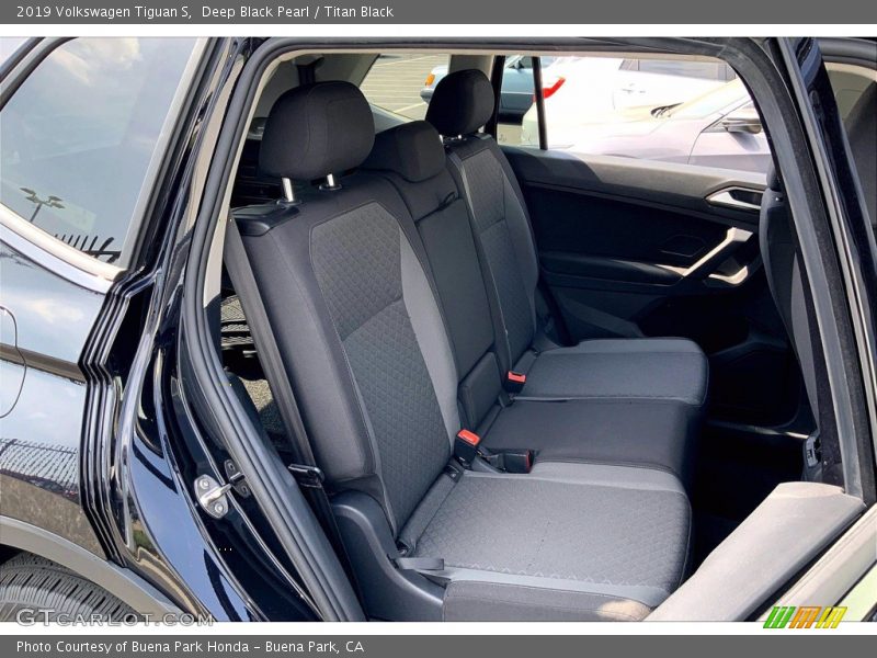 Deep Black Pearl / Titan Black 2019 Volkswagen Tiguan S