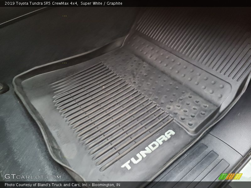 Super White / Graphite 2019 Toyota Tundra SR5 CrewMax 4x4