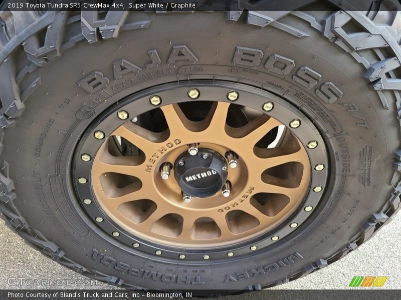 Super White / Graphite 2019 Toyota Tundra SR5 CrewMax 4x4