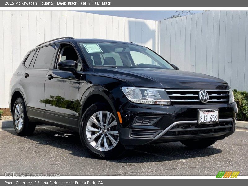 Front 3/4 View of 2019 Tiguan S