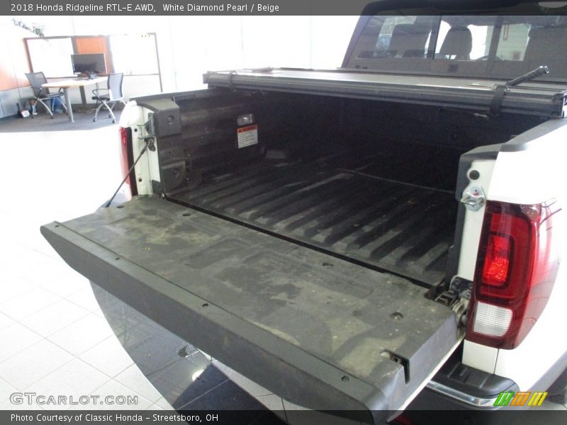 White Diamond Pearl / Beige 2018 Honda Ridgeline RTL-E AWD