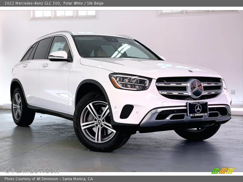 Front 3/4 View of 2022 GLC 300