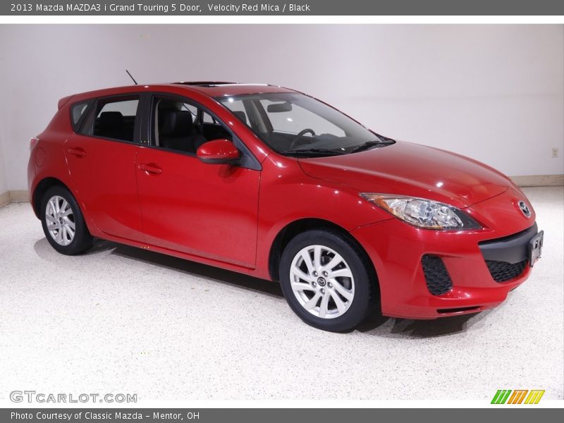 Front 3/4 View of 2013 MAZDA3 i Grand Touring 5 Door