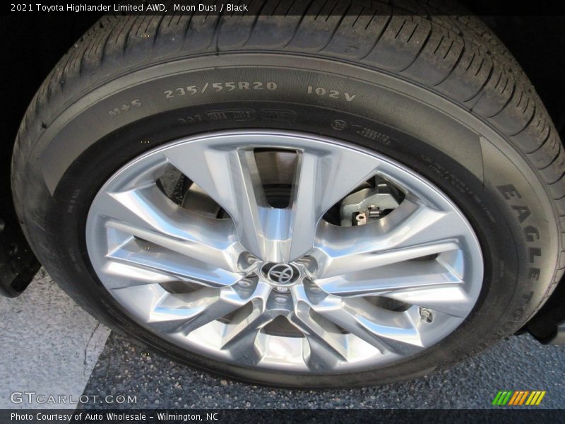 Moon Dust / Black 2021 Toyota Highlander Limited AWD