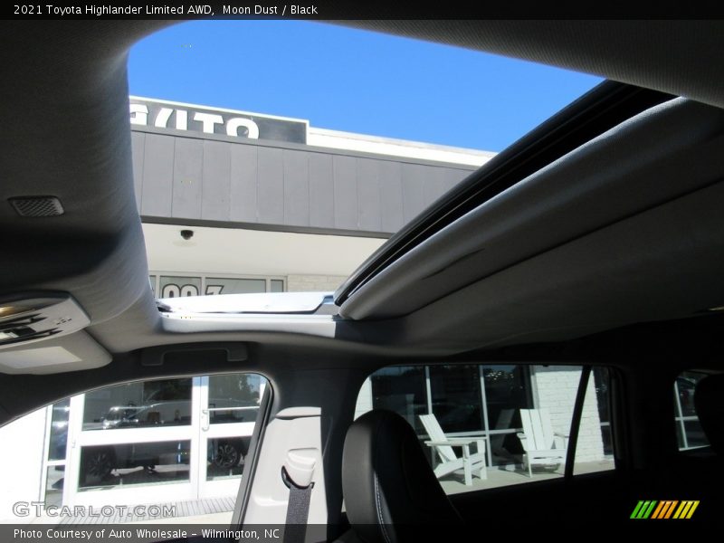 Moon Dust / Black 2021 Toyota Highlander Limited AWD