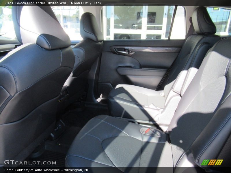 Moon Dust / Black 2021 Toyota Highlander Limited AWD