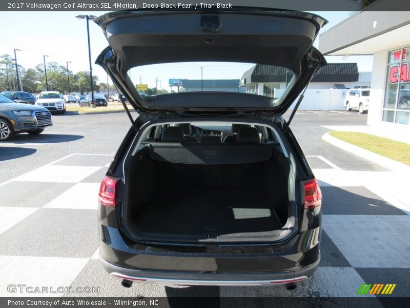 Deep Black Pearl / Titan Black 2017 Volkswagen Golf Alltrack SEL 4Motion