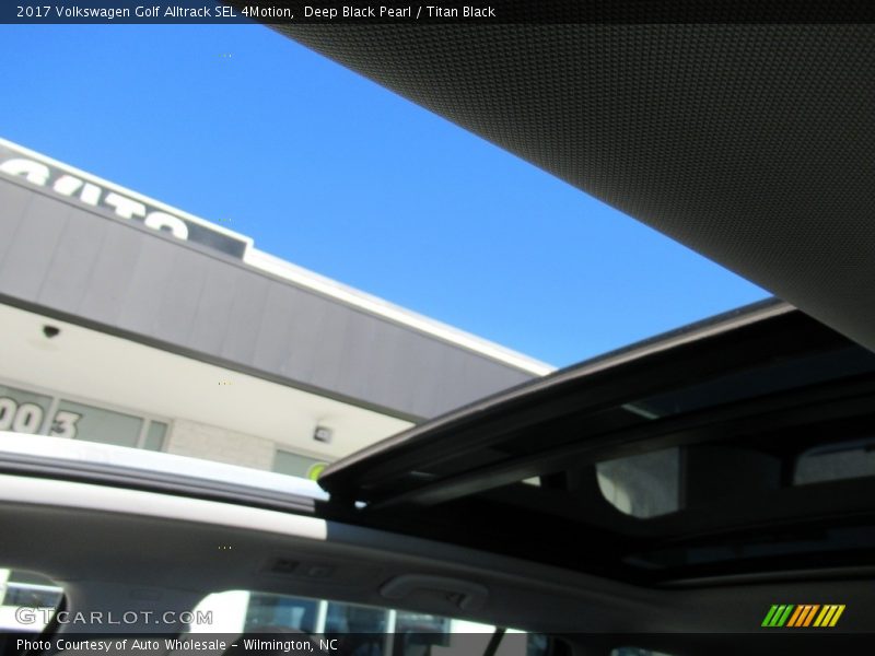 Deep Black Pearl / Titan Black 2017 Volkswagen Golf Alltrack SEL 4Motion