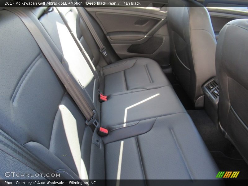 Deep Black Pearl / Titan Black 2017 Volkswagen Golf Alltrack SEL 4Motion