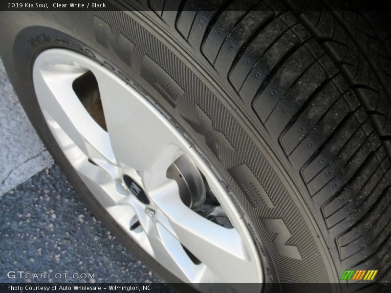 Clear White / Black 2019 Kia Soul