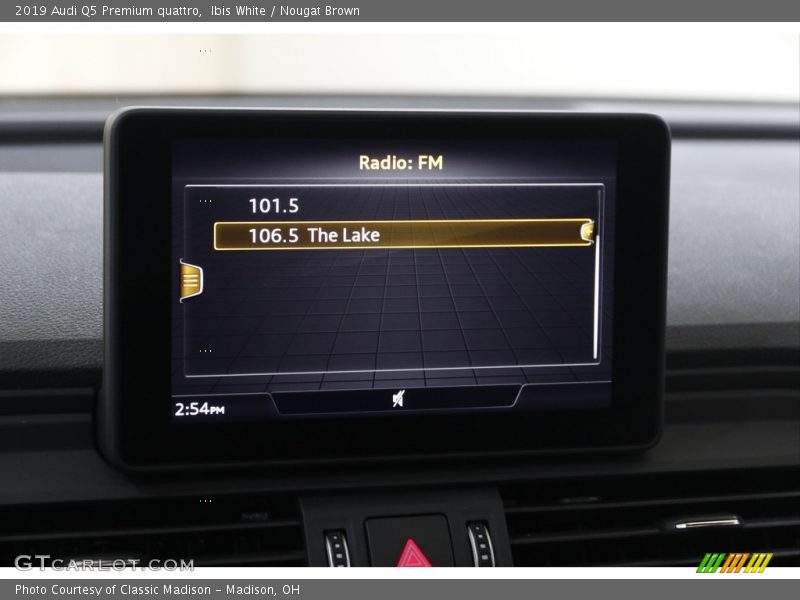 Ibis White / Nougat Brown 2019 Audi Q5 Premium quattro
