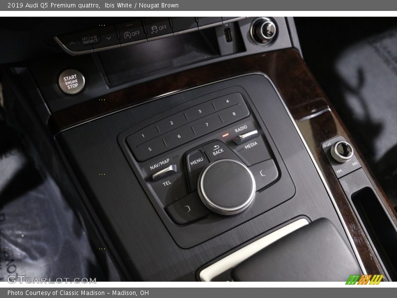 Ibis White / Nougat Brown 2019 Audi Q5 Premium quattro