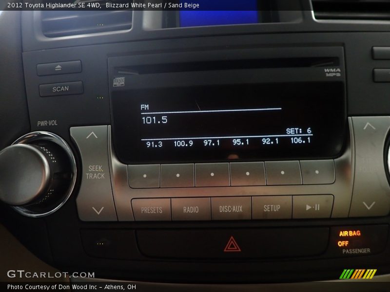 Blizzard White Pearl / Sand Beige 2012 Toyota Highlander SE 4WD