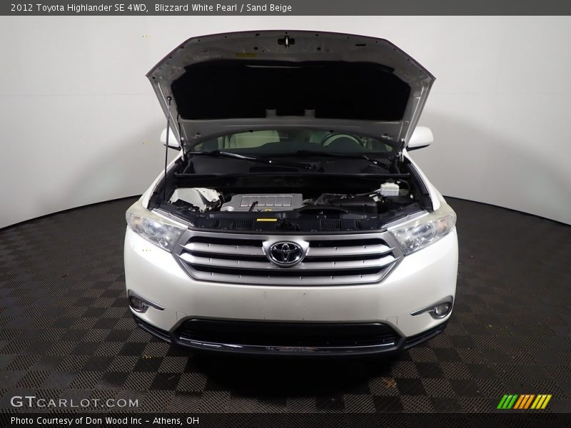 Blizzard White Pearl / Sand Beige 2012 Toyota Highlander SE 4WD