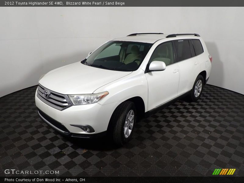 Blizzard White Pearl / Sand Beige 2012 Toyota Highlander SE 4WD