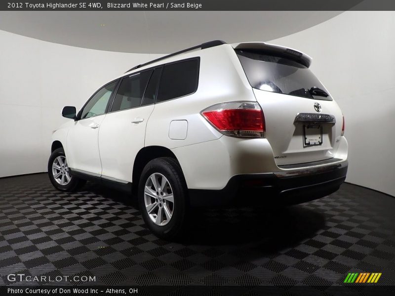 Blizzard White Pearl / Sand Beige 2012 Toyota Highlander SE 4WD