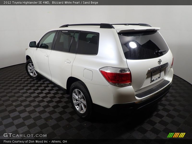 Blizzard White Pearl / Sand Beige 2012 Toyota Highlander SE 4WD