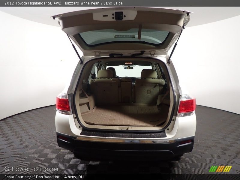 Blizzard White Pearl / Sand Beige 2012 Toyota Highlander SE 4WD